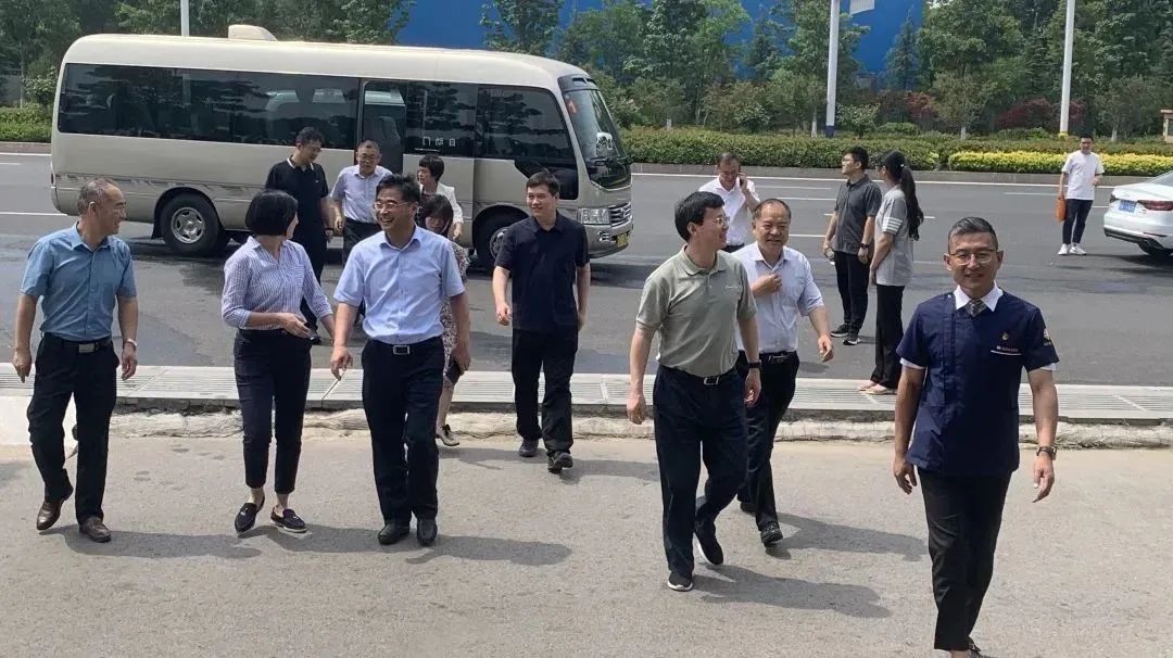 调研组一行首先听取了圣博康.jpg