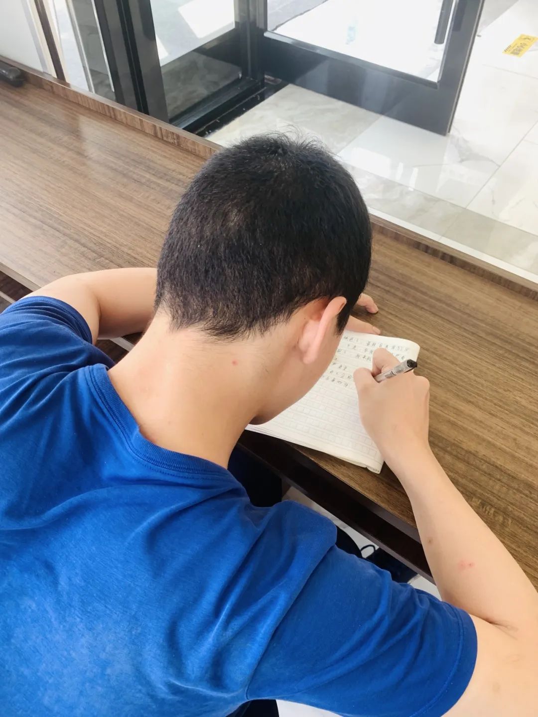 好了，今天的故事讲到这里就该结束了。李老师说，.jpg